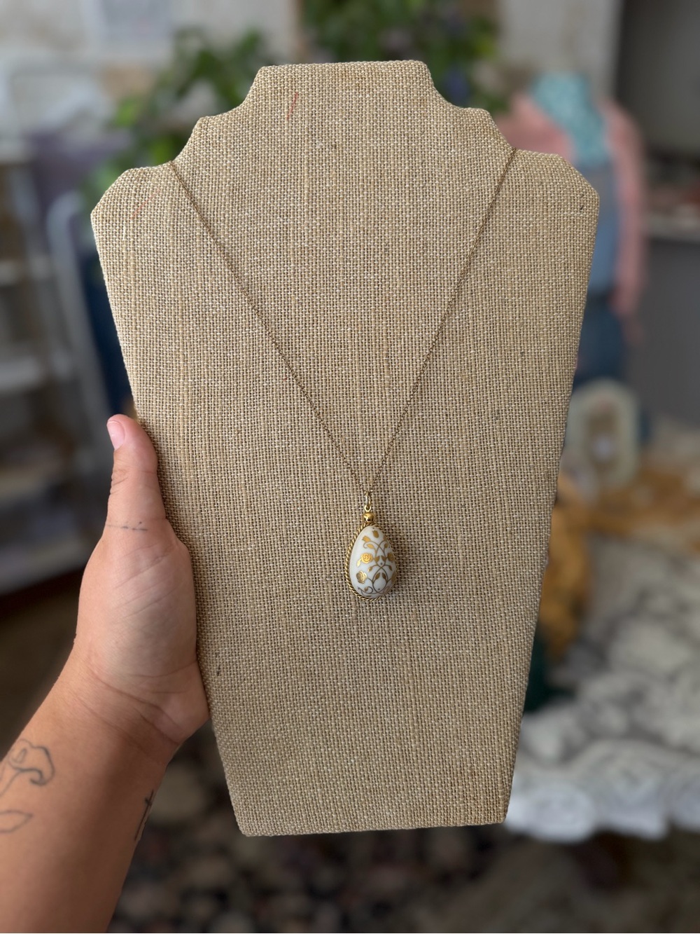 Vintage Franklin Mint Porcelain Egg Gold and White Teardrop Pendant Necklace -